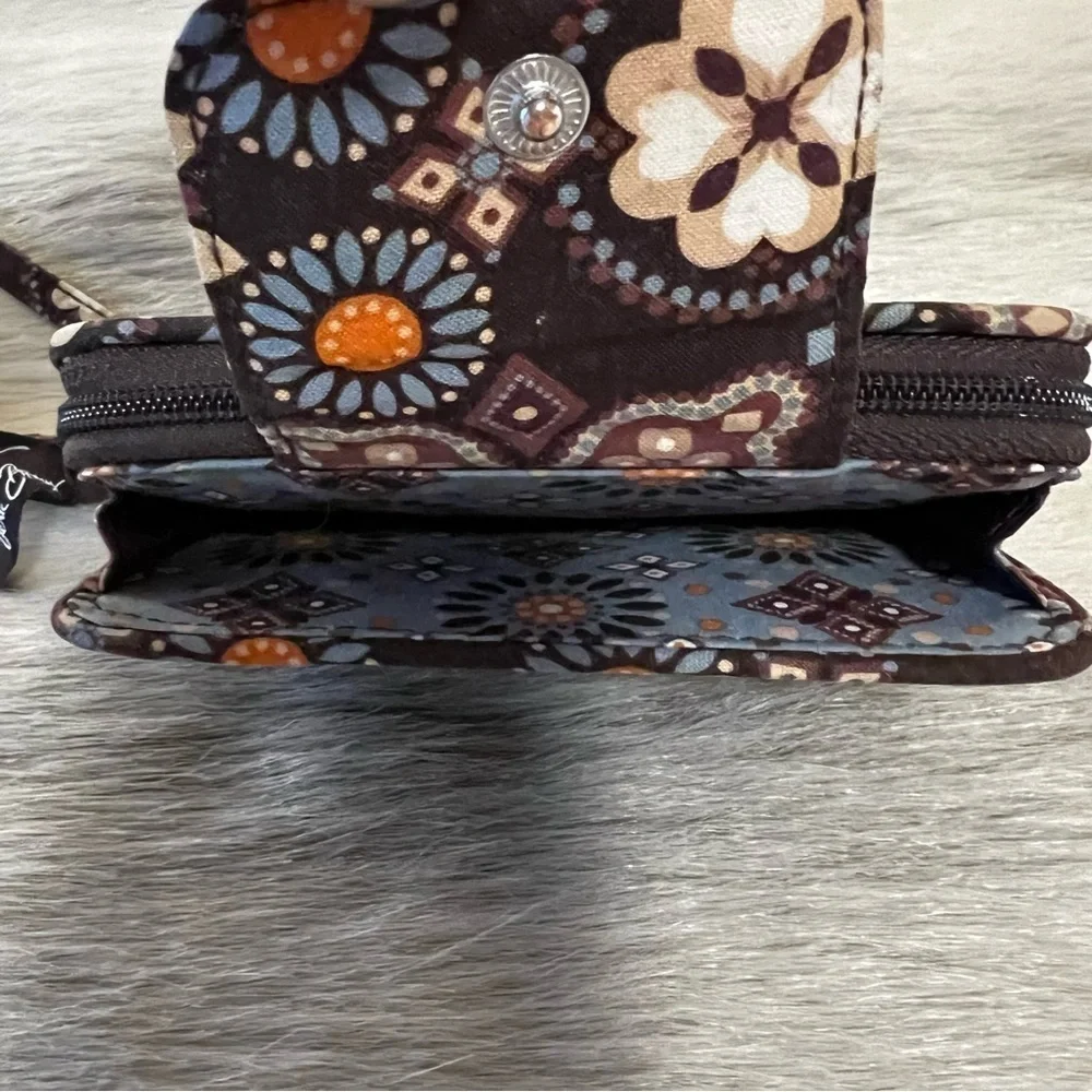 VERA BRADLEY Canyon 2012 Smartphone Wristlet Brown Orange Floral Lippies